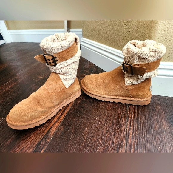 Women's Ugg Boots, Size 7 - Picture 4 of 6